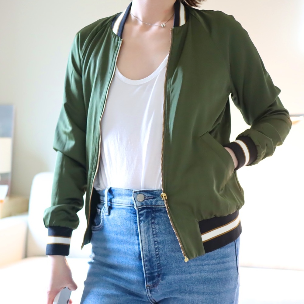💚Aritzia Babaton Green Silky Bomber Jacket